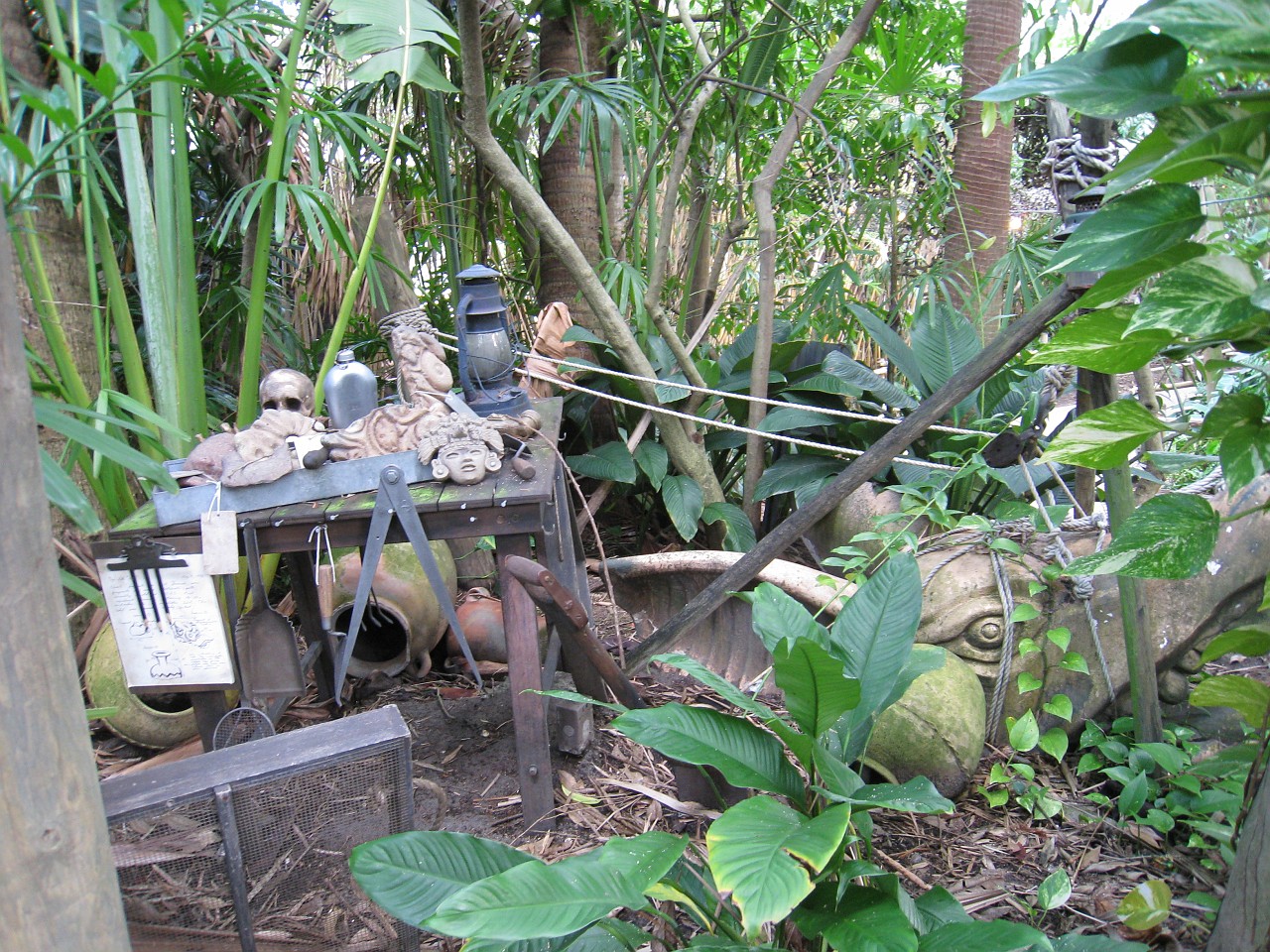 Vacation 2007-12 - Beaches Disney Hotels 0889.jpg - On the 2007-08 Florida vacation we visited beaches from Fort Myers to Sanibel Island sampling local food along the way. Green water and white sugar beaches! Arriving at Disney World we visited several of the theme resorts.